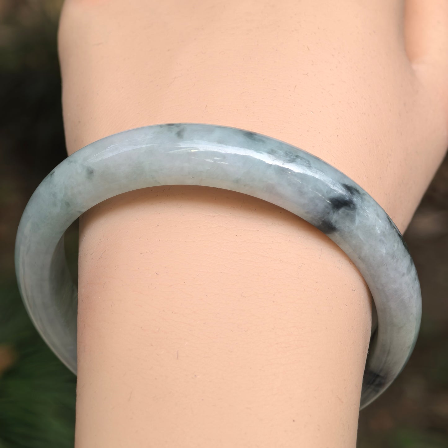 Natural Grade-A Glutinous Light Green Jadeite Bangle · Burmese Jade 57mm