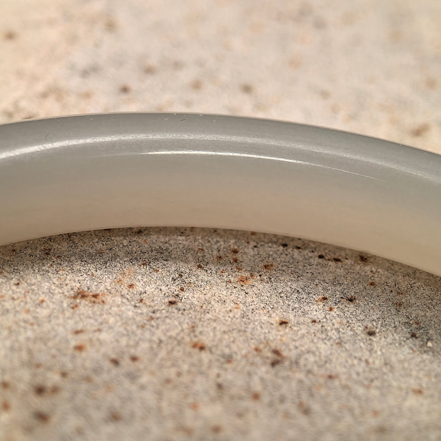 Natural Nephrite Light Smoky Lavender Slim Bangle · Hetian Jade 58.5mm