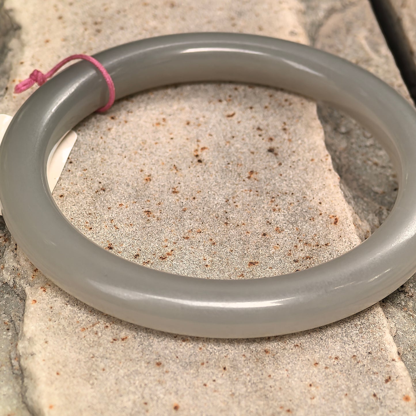 Natural Nephrite Light Smoky Lavender Slim Bangle · Hetian Jade 58.5mm