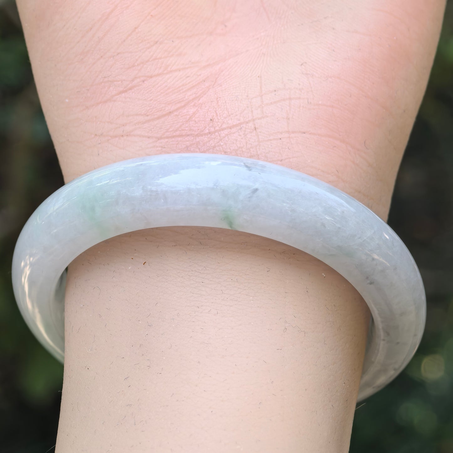 Natural Grade-A Jadeite Glutinous Black-and-Green D-Shape Bangle · Burmese Jade 51mm