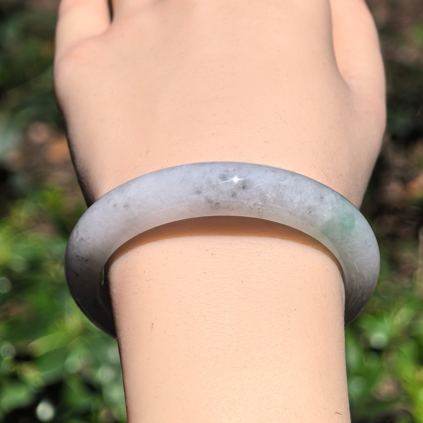 Natural Grade-A Jadeite Glutinous Black-and-Green D-Shape Bangle · Burmese Jade 51mm