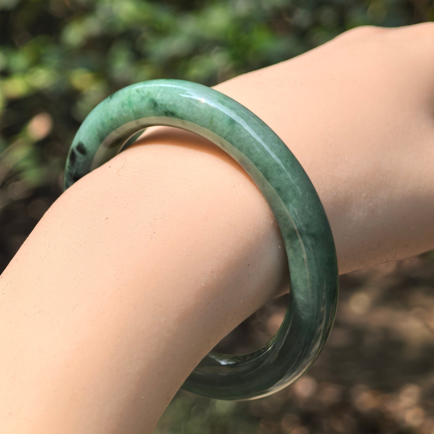 Natural Grade-A Jadeite Glutinous Oil Green Round Bangle · Burmese Jade 55mm