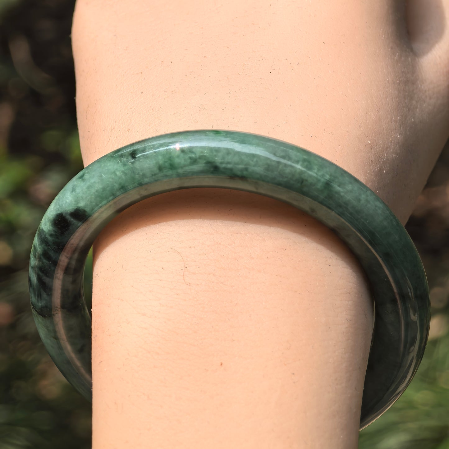 Natural Grade-A Jadeite Glutinous Oil Green Round Bangle · Burmese Jade 55mm