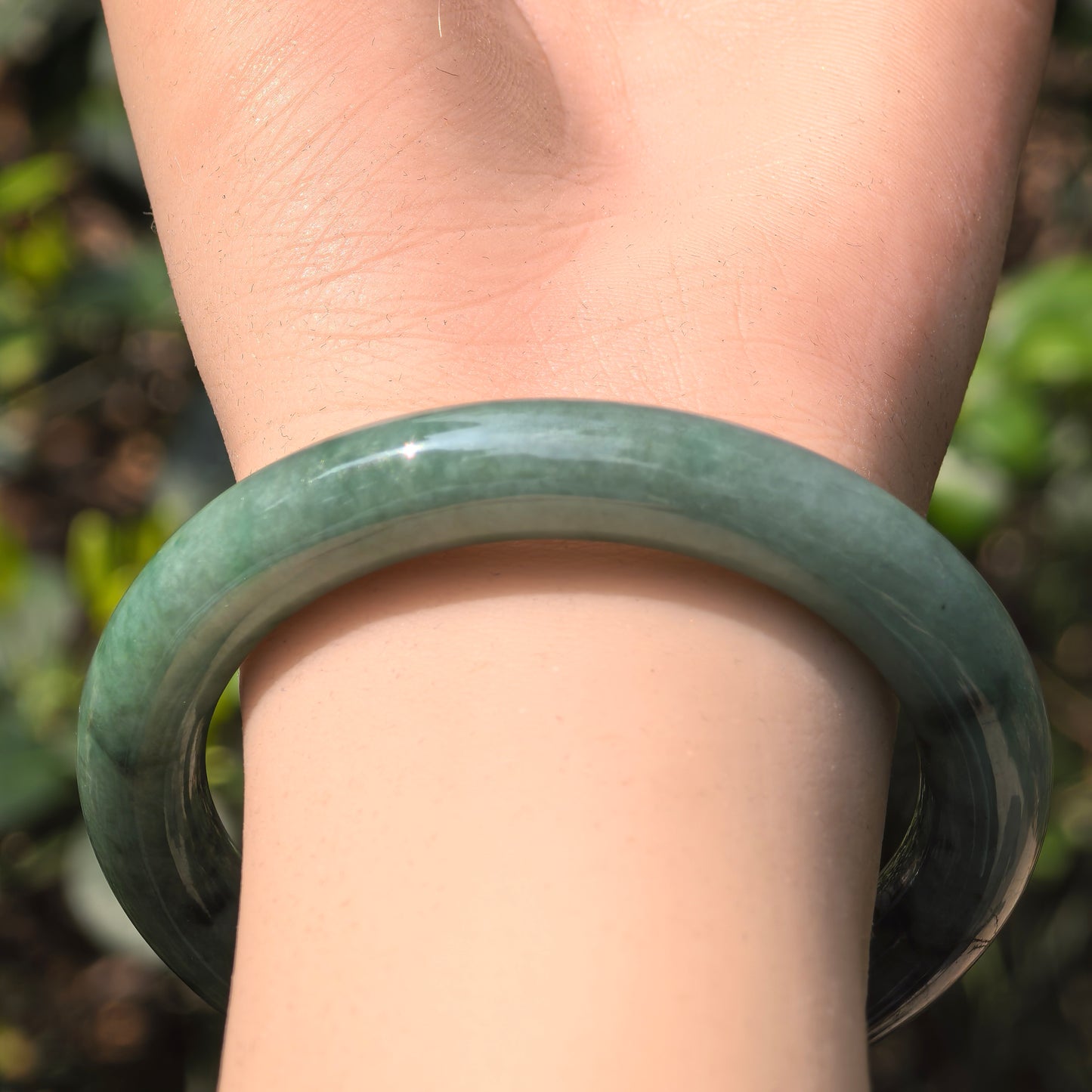 Natural Grade-A Jadeite Glutinous Oil Green Round Bangle · Burmese Jade 55mm