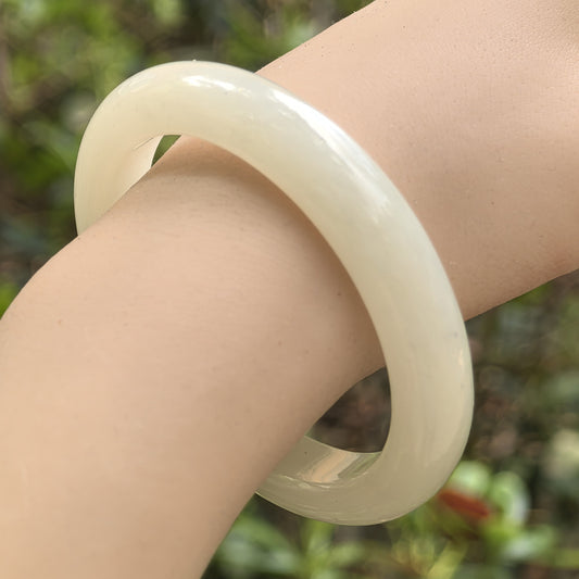 Natural Nephrite Xinjiang White D-Shape Bangle · Hetian Jade 57mm