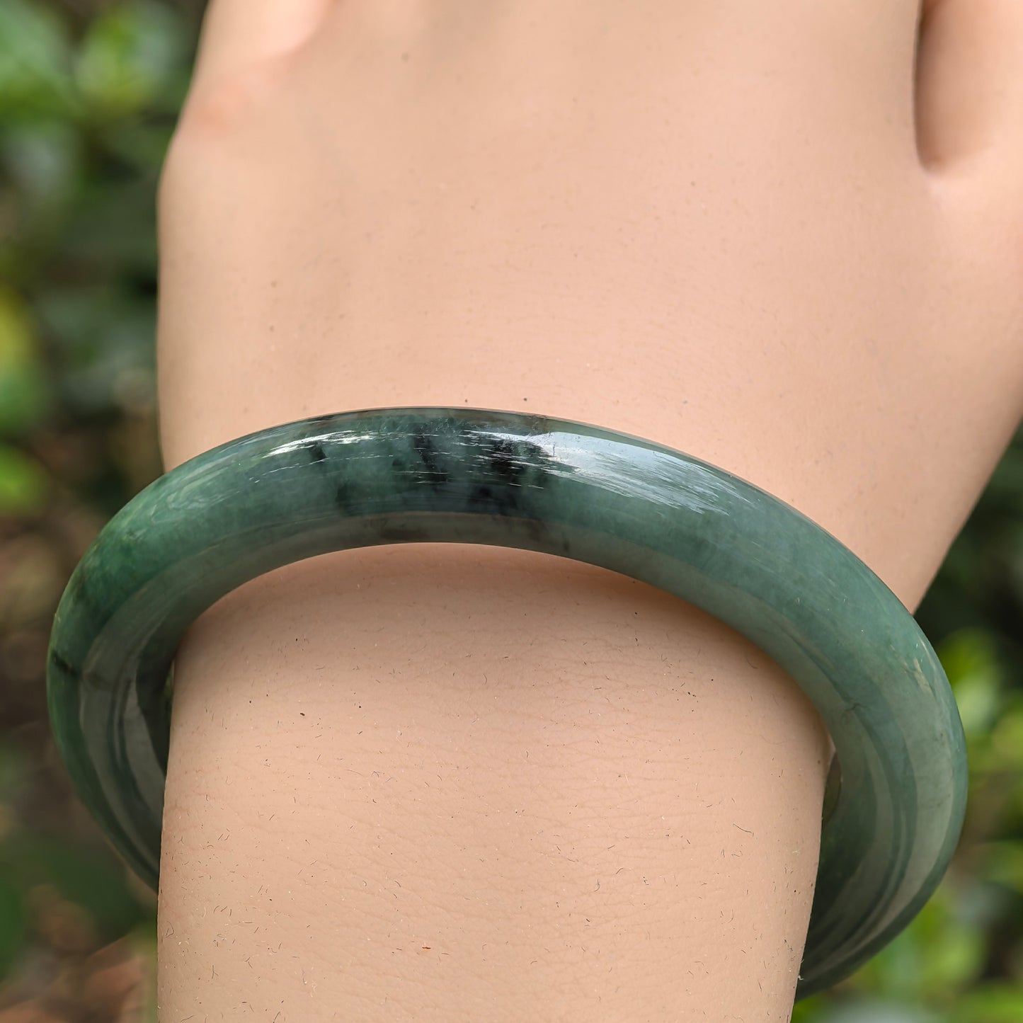Natural Grade-A Jadeite Glutinous Oil Green Round Bangle · Burmese Jade 55mm