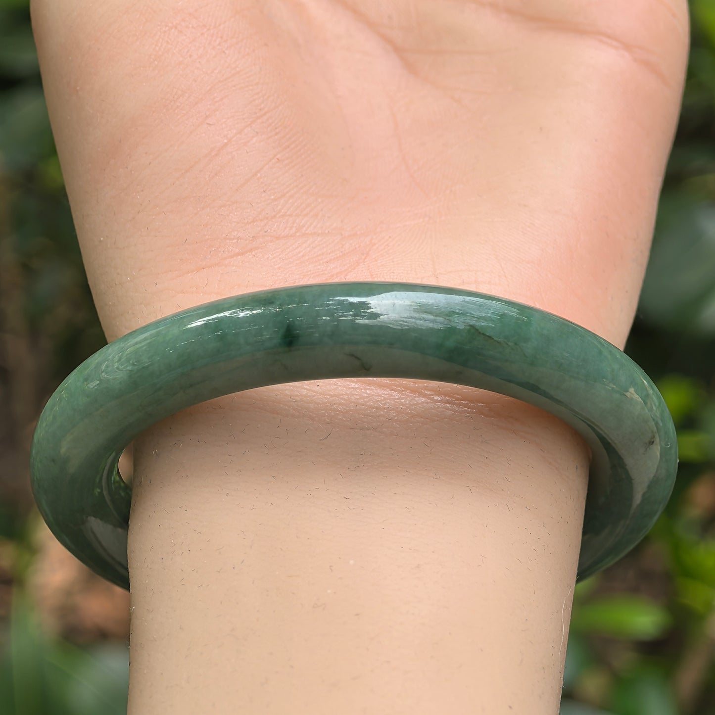 Natural Grade-A Jadeite Glutinous Oil Green Round Bangle · Burmese Jade 55mm