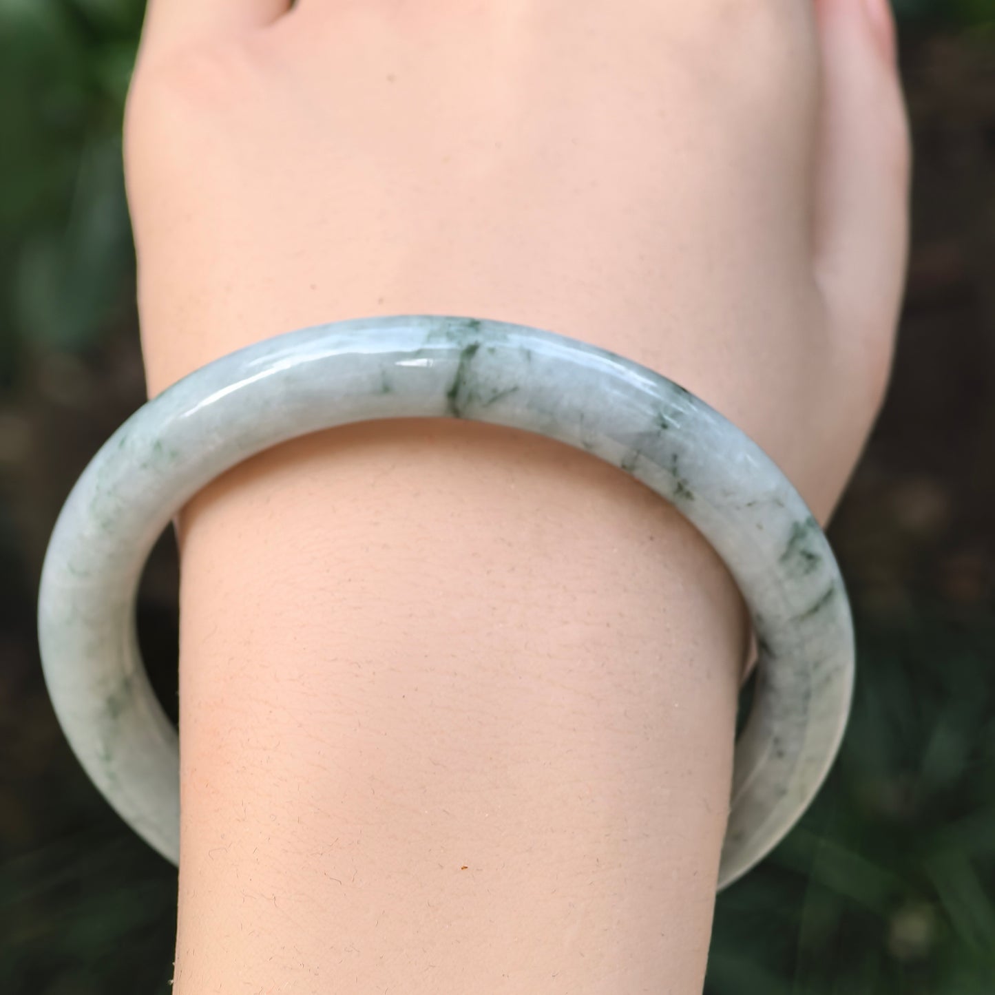 Natural Grade-A Jadeite Bean-Glutinous Blue Floating Flower Round Bangle · Burmese Jade 58mm