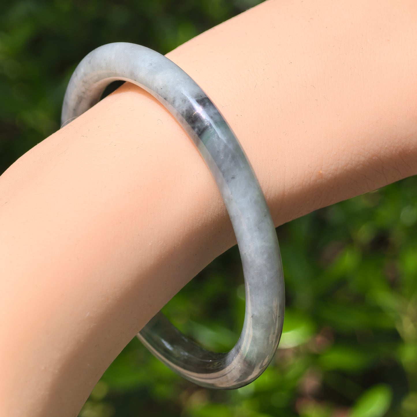 Natural Grade-A Jadeite Glutinous Black-and-Green Round Bangle · Burmese Jade 57mm