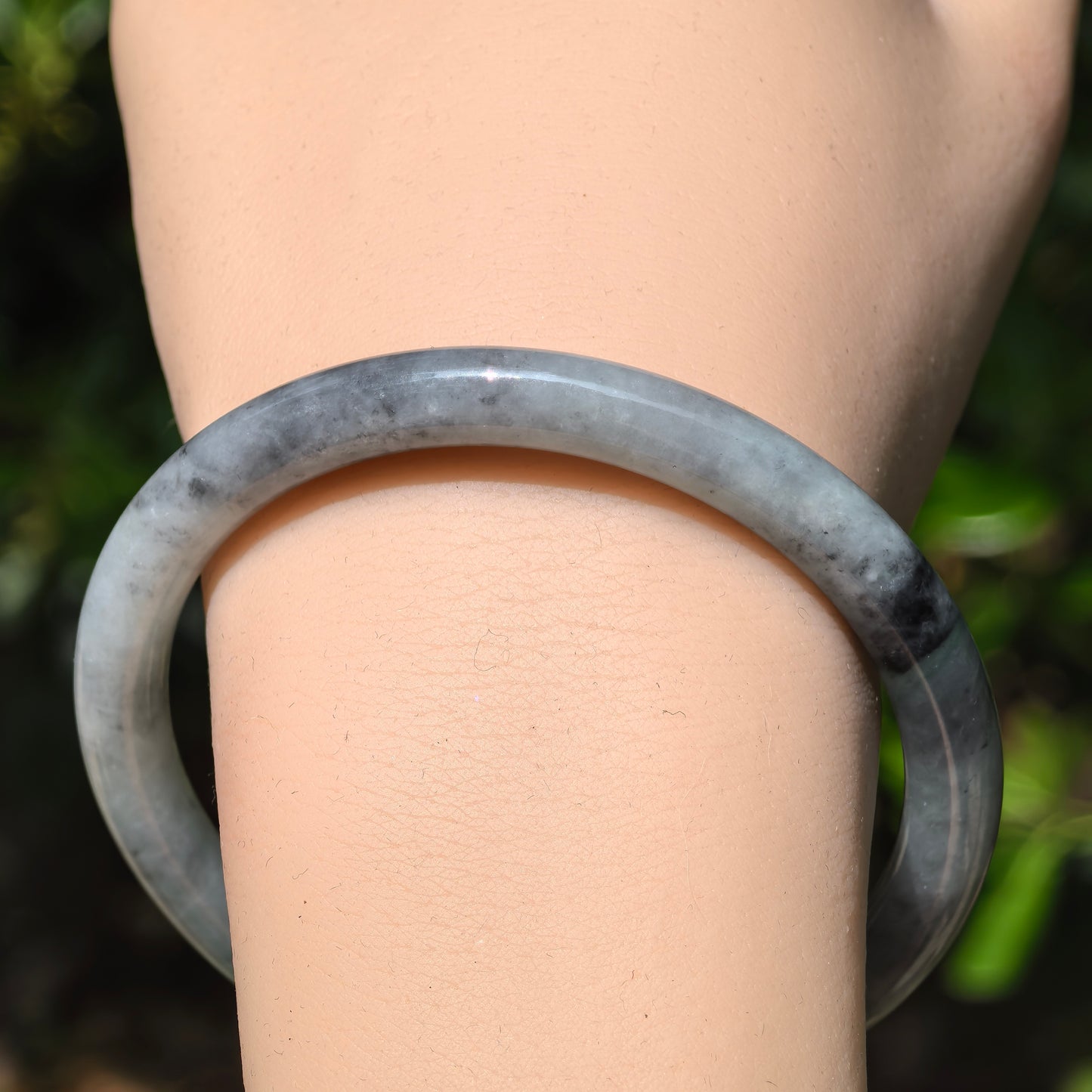 Natural Grade-A Jadeite Glutinous Black-and-Green Round Bangle · Burmese Jade 57mm