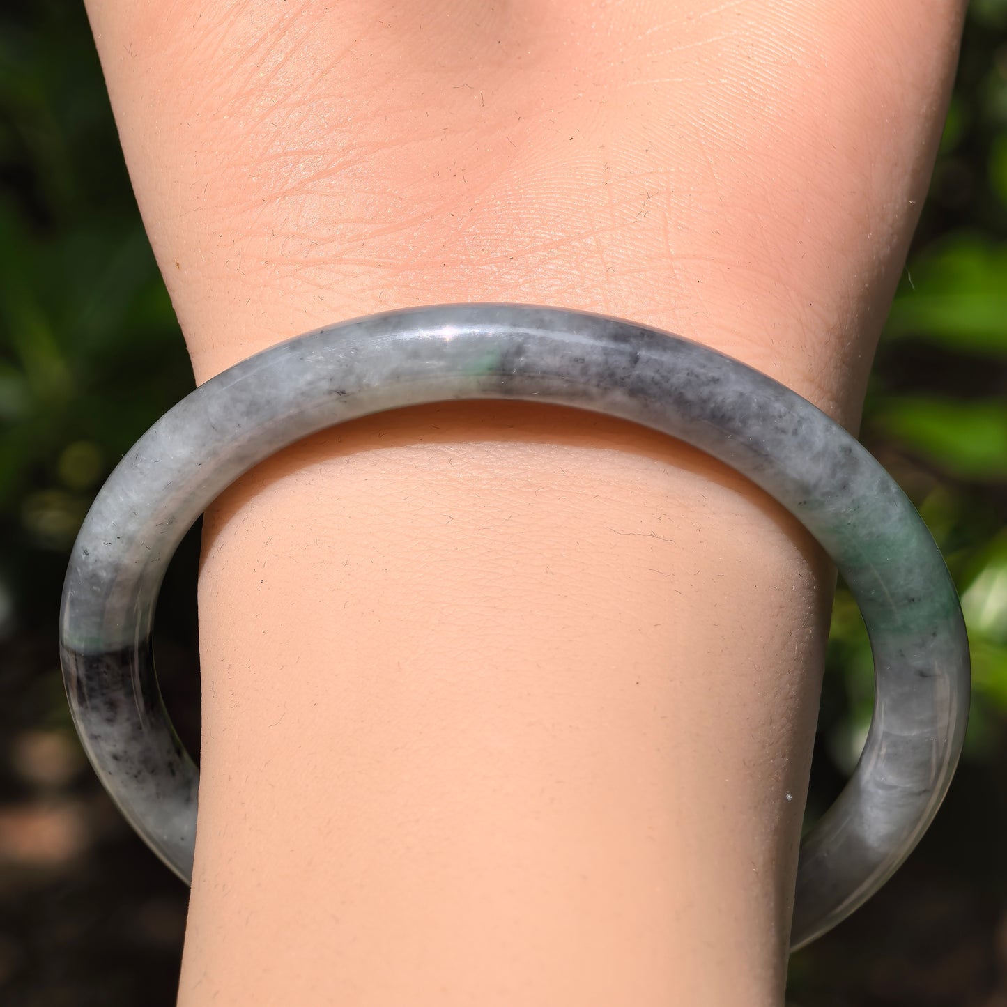 Natural Grade-A Jadeite Glutinous Black-and-Green Round Bangle · Burmese Jade 57mm