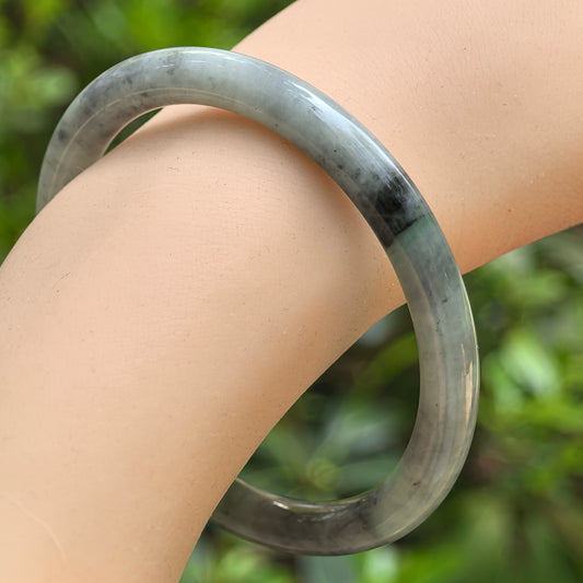 Natural Grade-A Jadeite Glutinous Black-and-Green Round Bangle · Burmese Jade 57mm