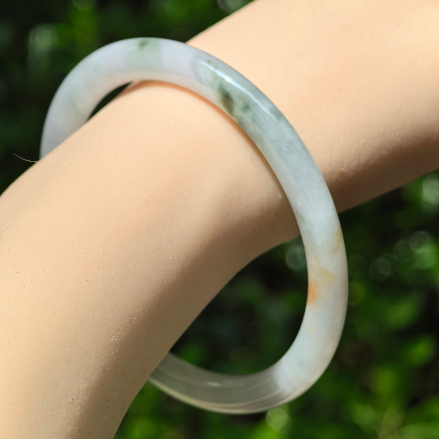Natural Grade-A Jadeite Glutinous Tri-Color Slim Round Bangle · Burmese Jade 57mm