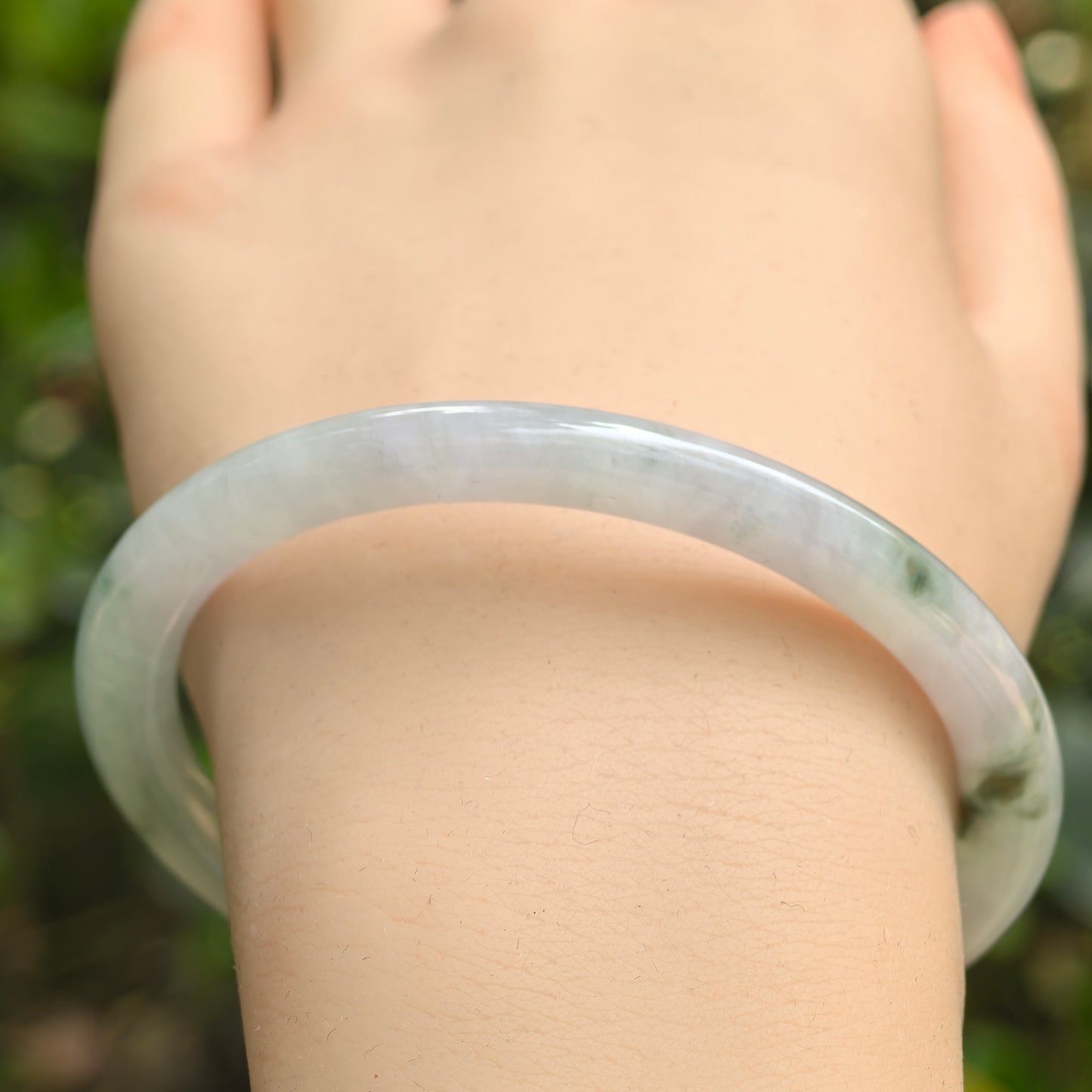 Natural Grade-A Jadeite Glutinous Tri-Color Slim Round Bangle · Burmese Jade 57mm