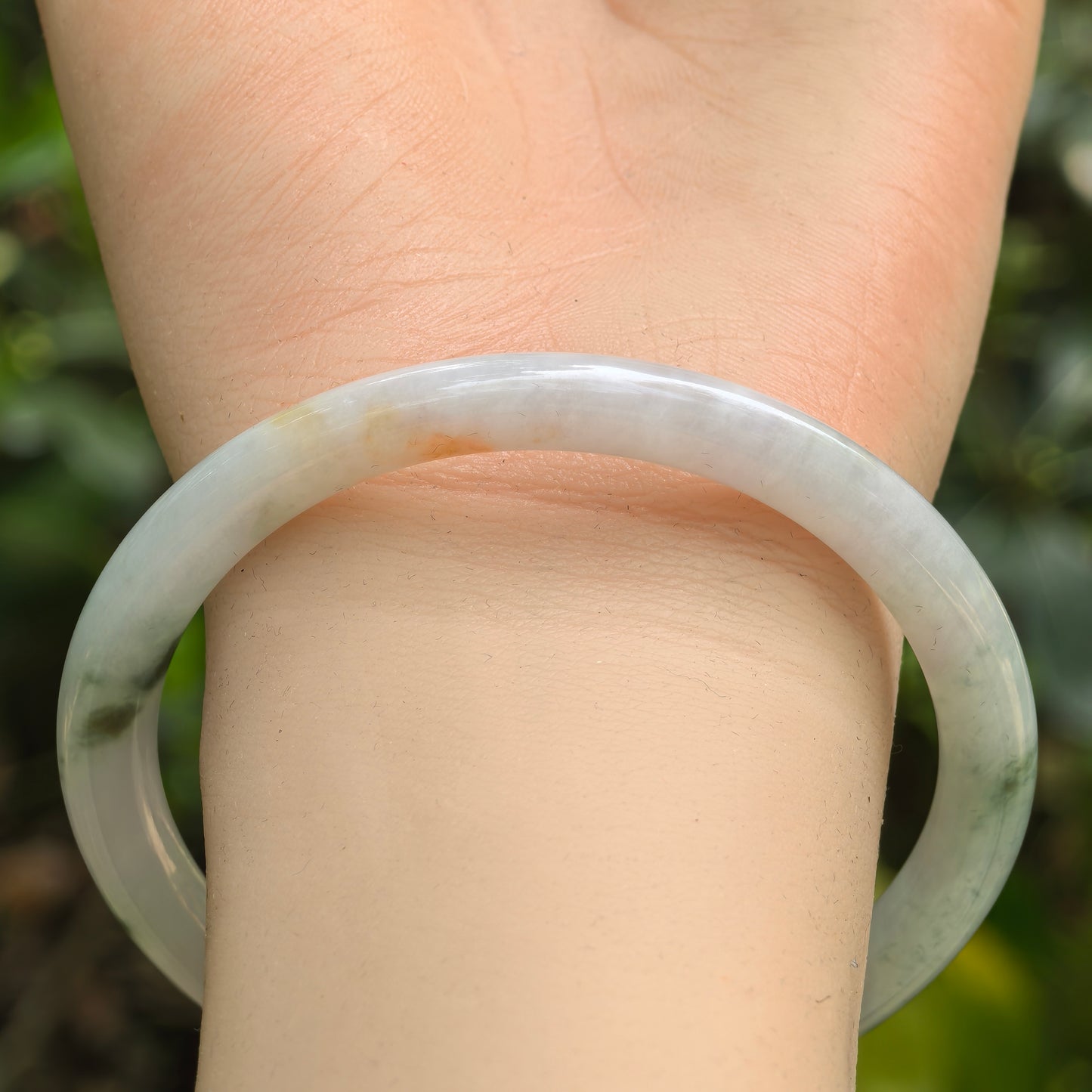 Natural Grade-A Jadeite Glutinous Tri-Color Slim Round Bangle · Burmese Jade 57mm