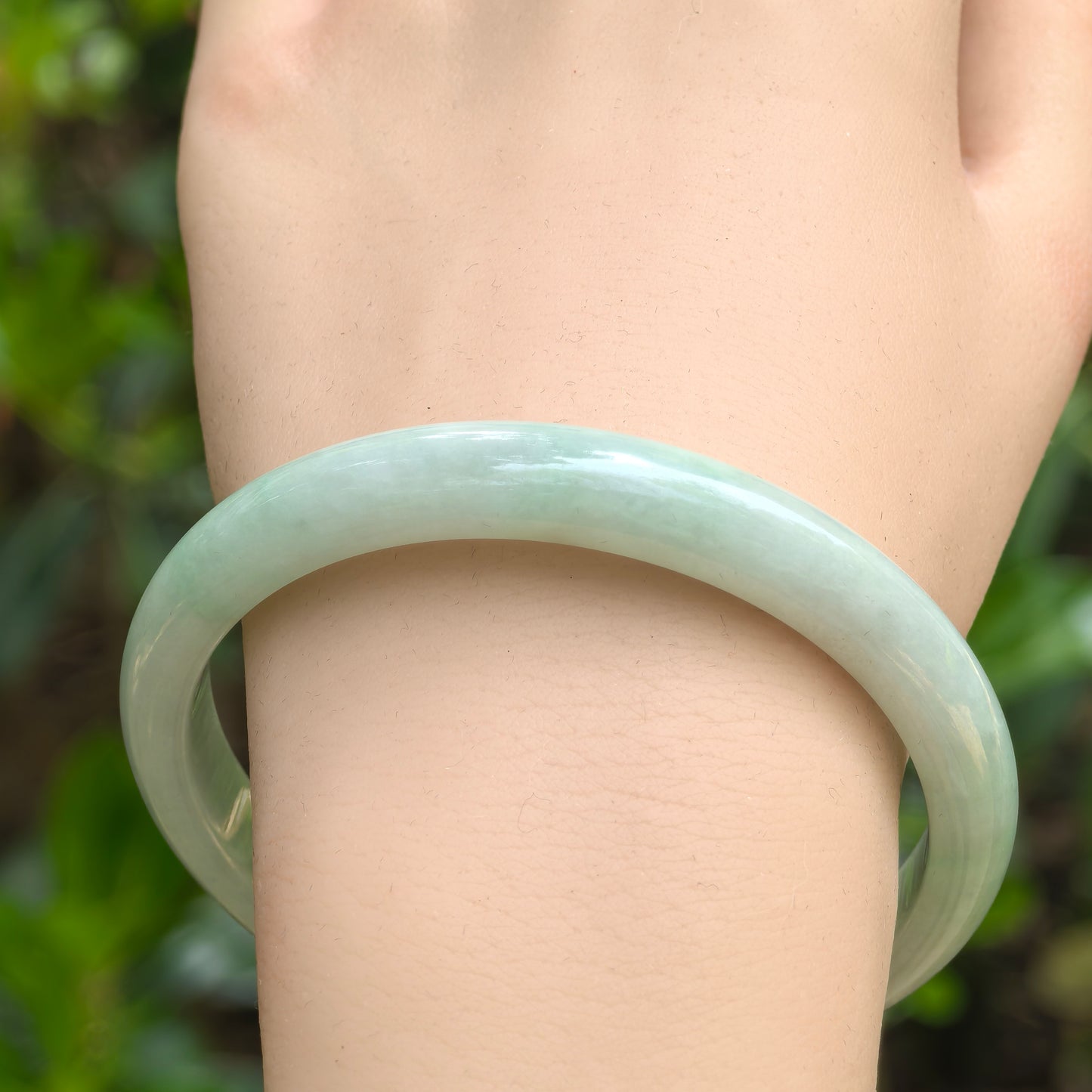 Natural Grade-A Jadeite Glutinous Full Pale Green D-Shape Bangle · Burmese Jade 60mm