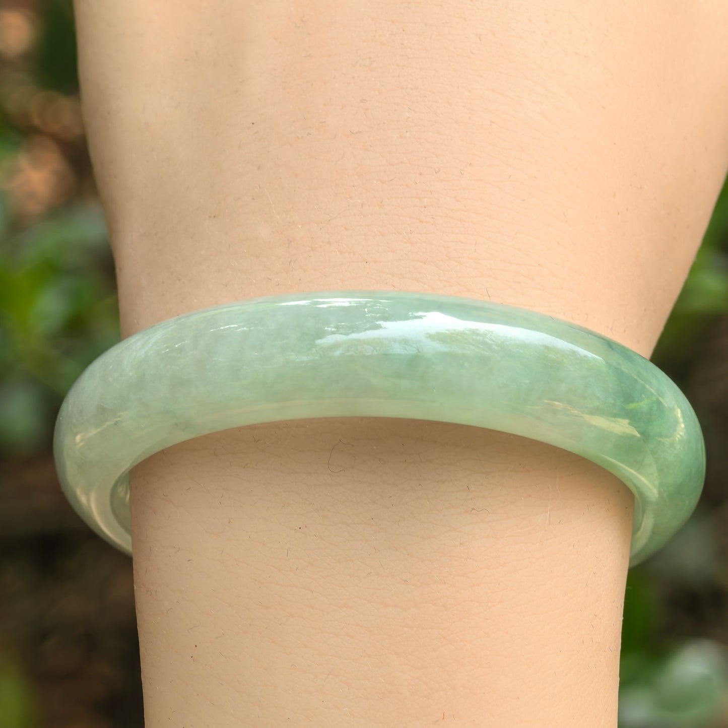 Natural Grade-A Jadeite Glutinous Icy Mint Green D-Shape Bangle · Burmese Jade 50mm