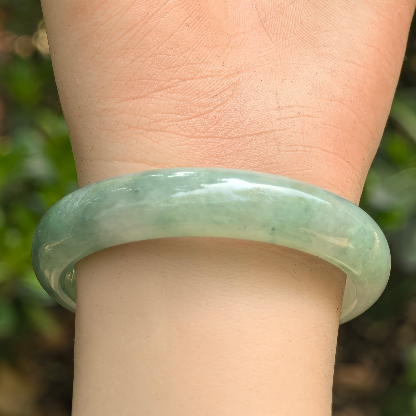 Natural Grade-A Jadeite Glutinous Icy Mint Green D-Shape Bangle · Burmese Jade 50mm