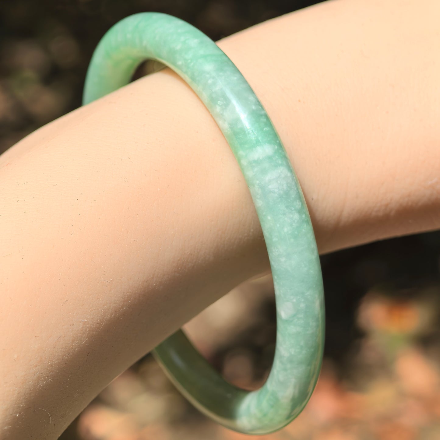 Natural Grade-A Jadeite Bean-Glutinous Full Pale Green Slim Round Bangle · Burmese Jade 56mm