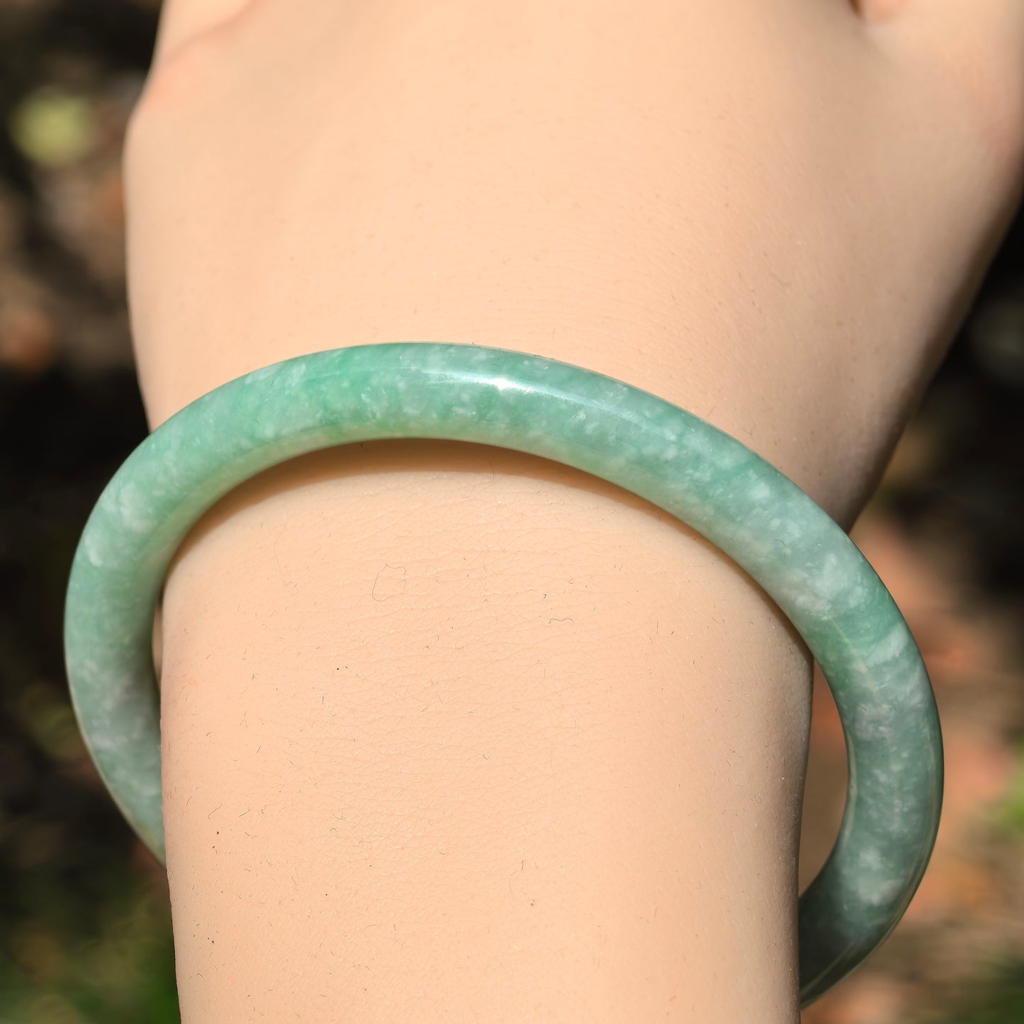 Natural Grade-A Jadeite Bean-Glutinous Full Pale Green Slim Round Bangle · Burmese Jade 56mm