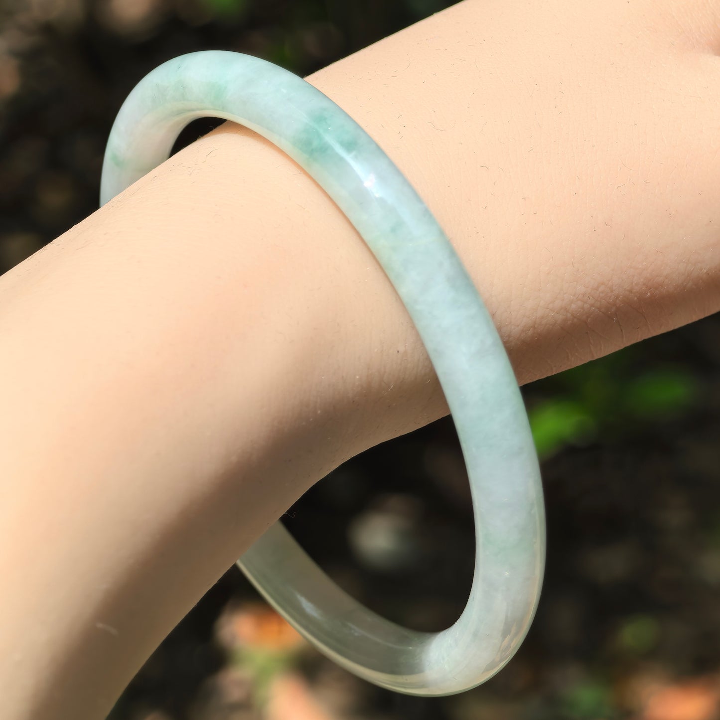 Natural Grade-A Jadeite Glutinous Pale Green Floating Green Round Bangle · Burmese Jade 62mm