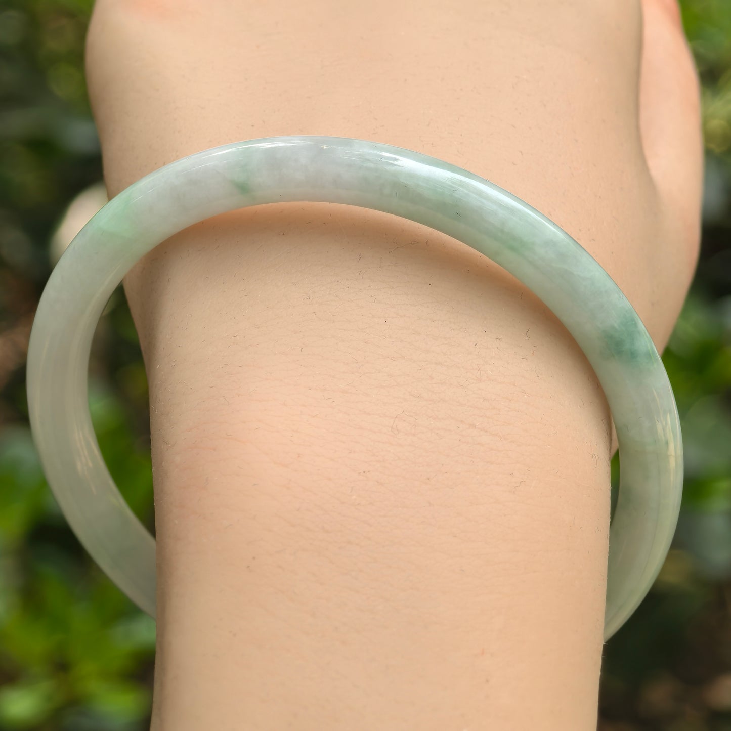 Natural Grade-A Jadeite Glutinous Pale Green Floating Green Round Bangle · Burmese Jade 62mm