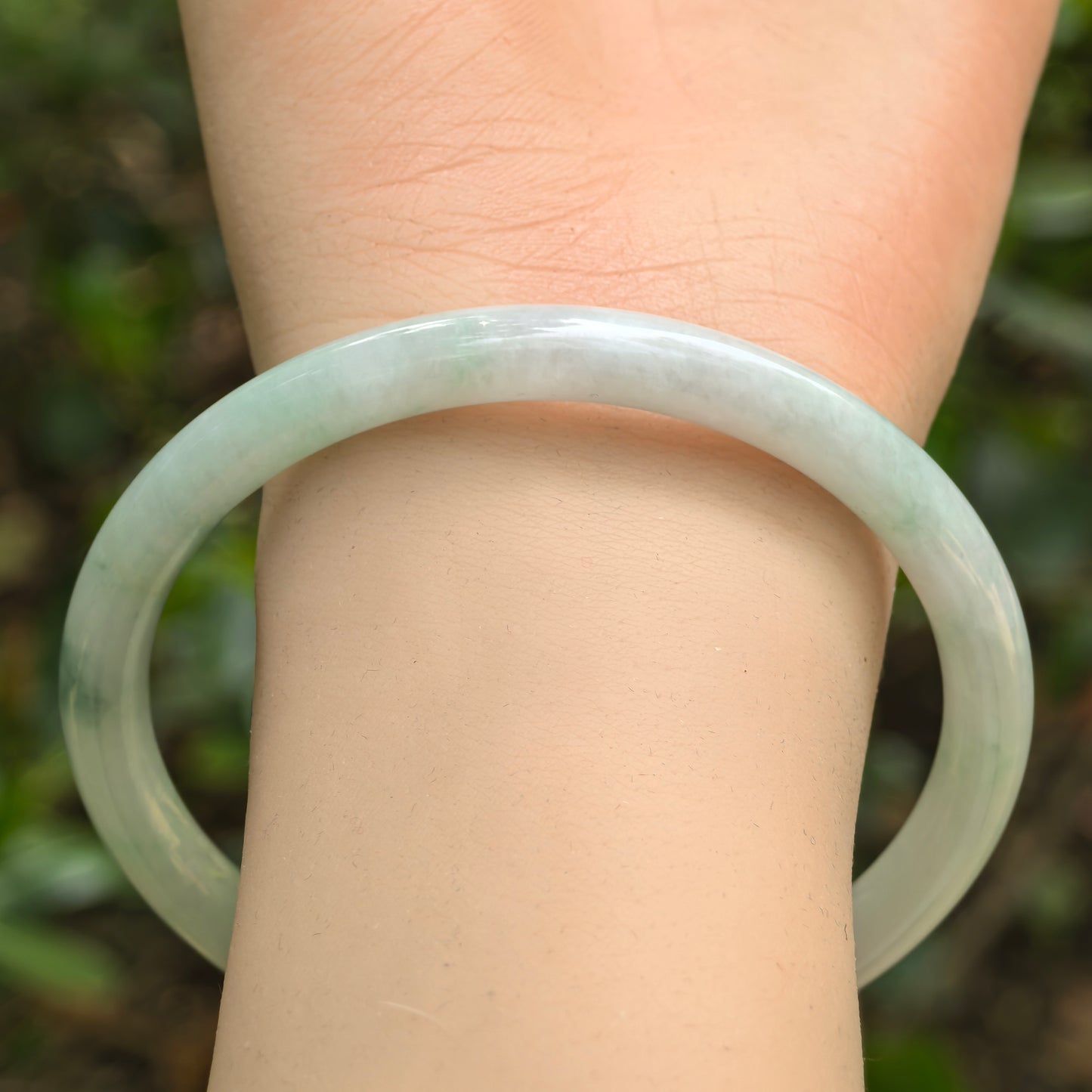 Natural Grade-A Jadeite Glutinous Pale Green Floating Green Round Bangle · Burmese Jade 62mm