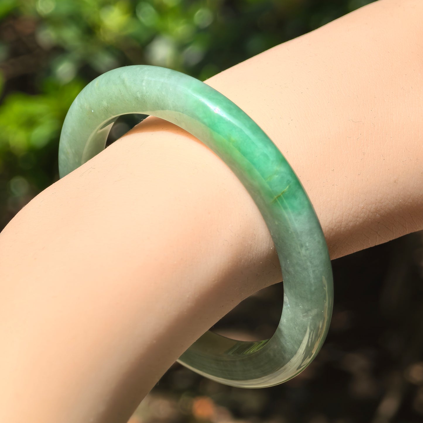 Natural Grade-A Jadeite Glutinous Light Green Base with Vivid Green D-Shape Bangle · Burmese Jade 53mm