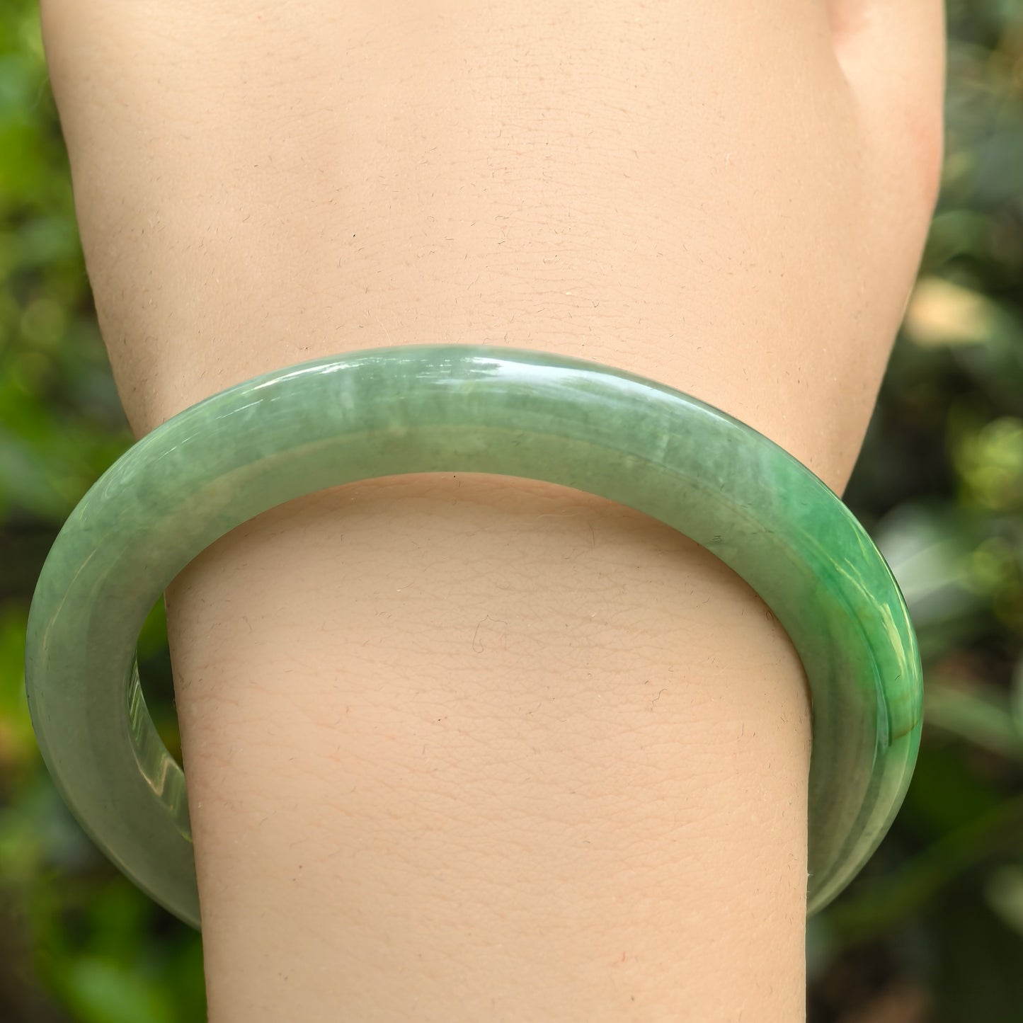 Natural Grade-A Jadeite Glutinous Light Green Base with Vivid Green D-Shape Bangle · Burmese Jade 53mm