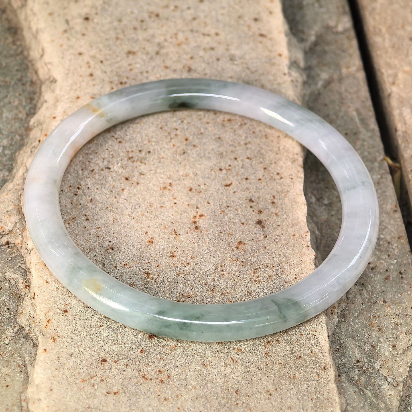 Natural Grade-A Jadeite Glutinous Tri-Color Slim Round Bangle · Burmese Jade 57mm