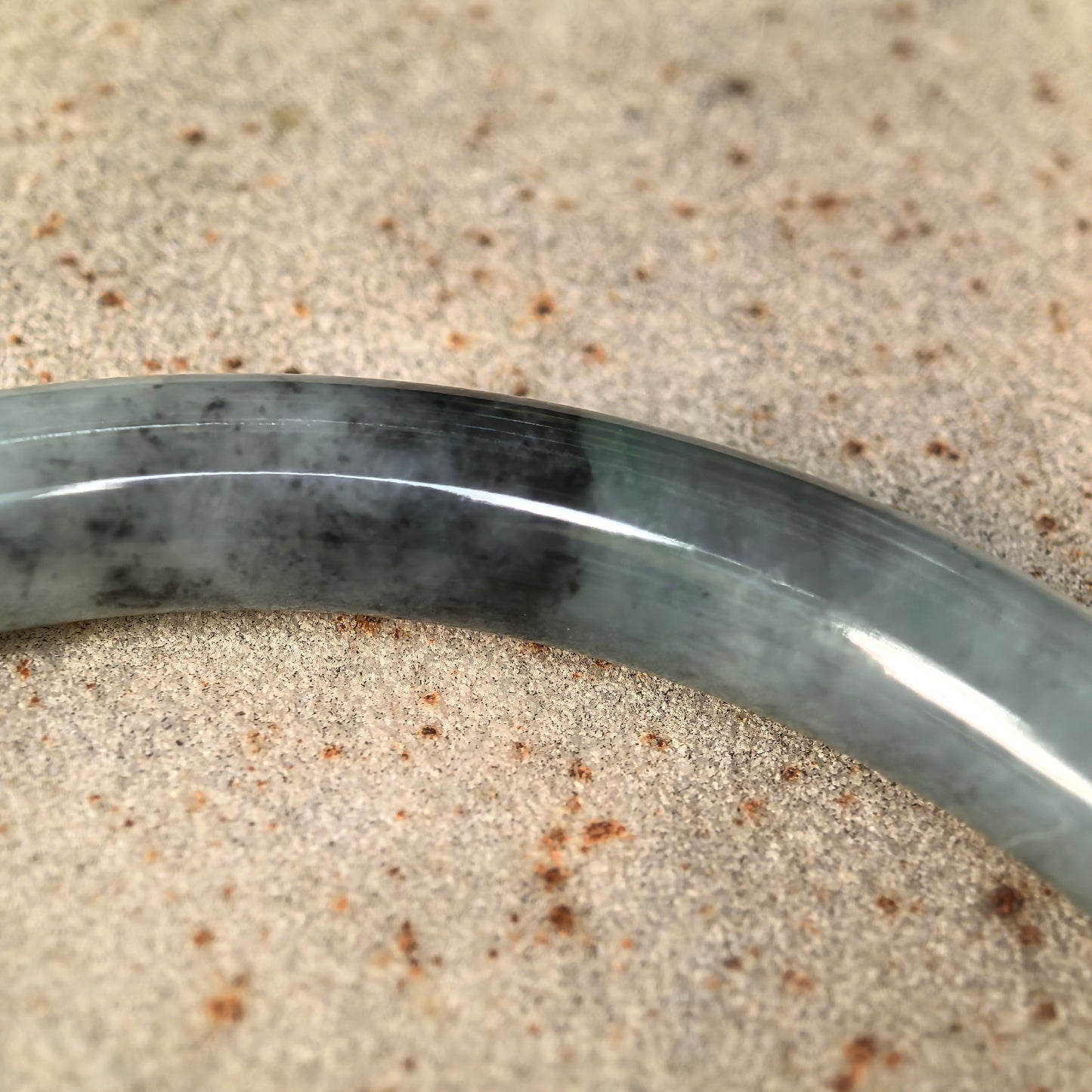 Natural Grade-A Jadeite Glutinous Black-and-Green Round Bangle · Burmese Jade 57mm