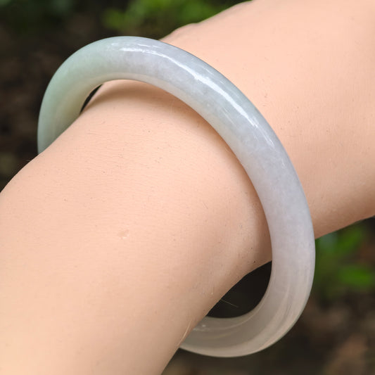 Natural Grade-A Glutinous Pale Green Round Jadeite Bangle · Burmese Jade 56mm