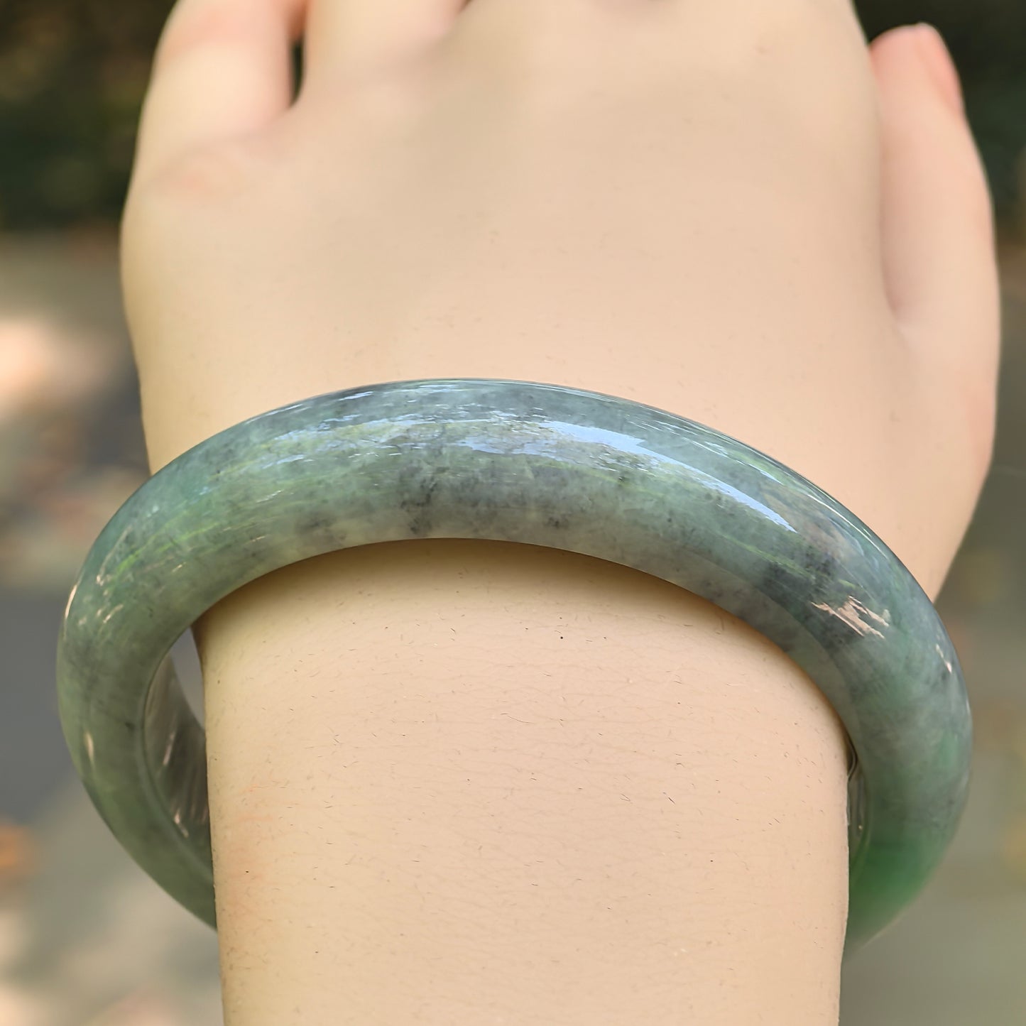 Natural Grade-A Jadeite Black-and-Green D-Shape Bangle · Burmese Jade 58mm