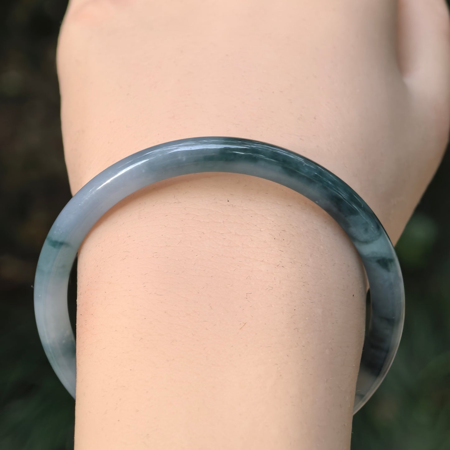 Natural Grade-A Jadeite Glutinous Icy Blue-Green Slim Round Bangle · Burmese Jade 53mm