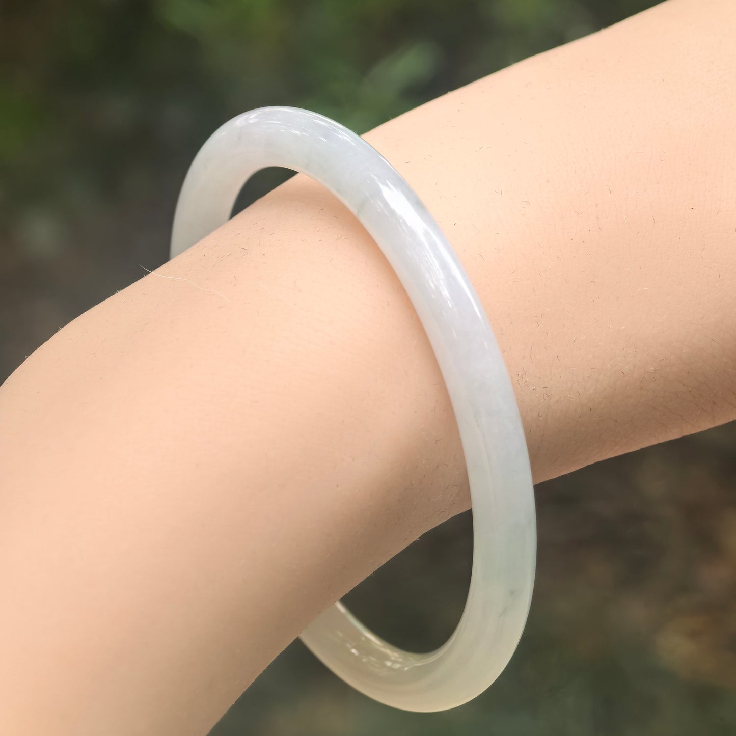 Natural Grade-A Jadeite Pale Green Tone Slim Round Bangle · Burmese Jade 56mm