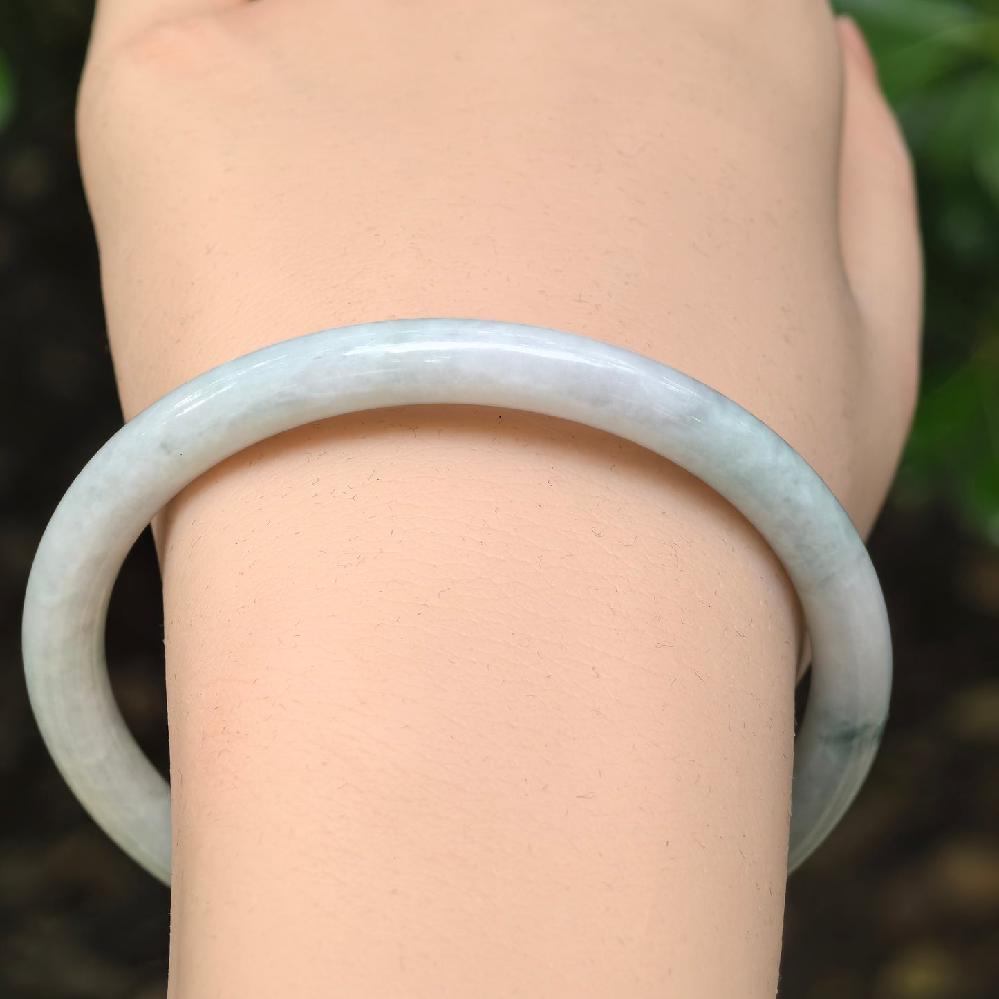Natural Grade-A Jadeite Glutinous Light Green Floral Round Bangle · Burmese Jade 58mm