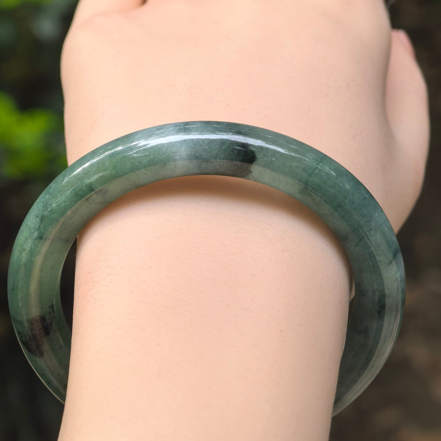 Natural Grade-A Jadeite Glutinous Icy Oil Green D-Shape Bangle · Burmese Jade 54mm