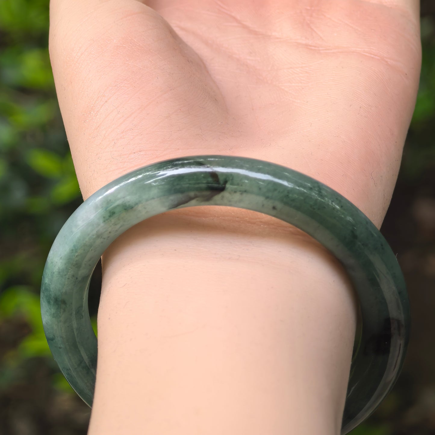 Natural Grade-A Jadeite Glutinous Icy Oil Green D-Shape Bangle · Burmese Jade 54mm