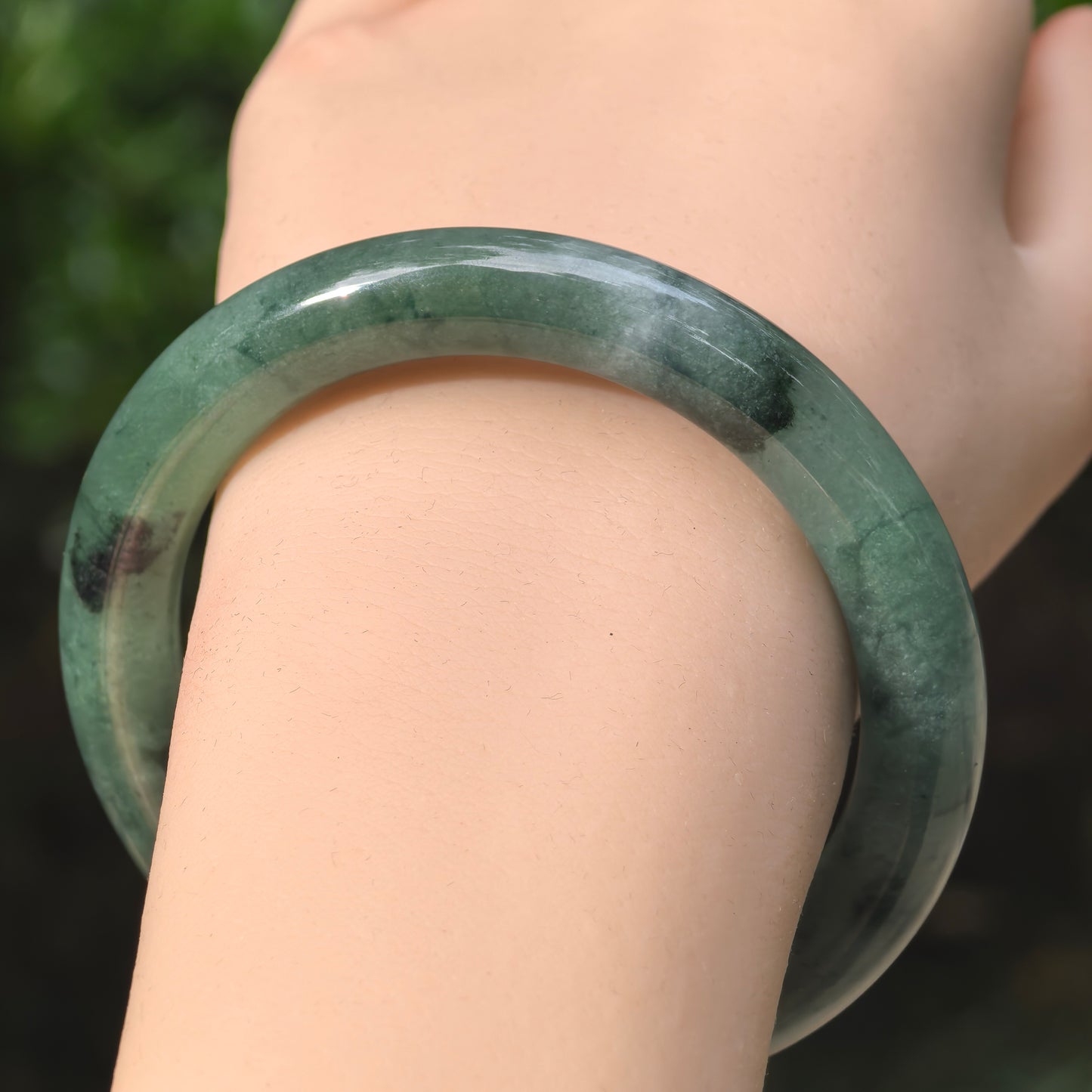 Natural Grade-A Jadeite Glutinous Icy Oil Green D-Shape Bangle · Burmese Jade 54mm