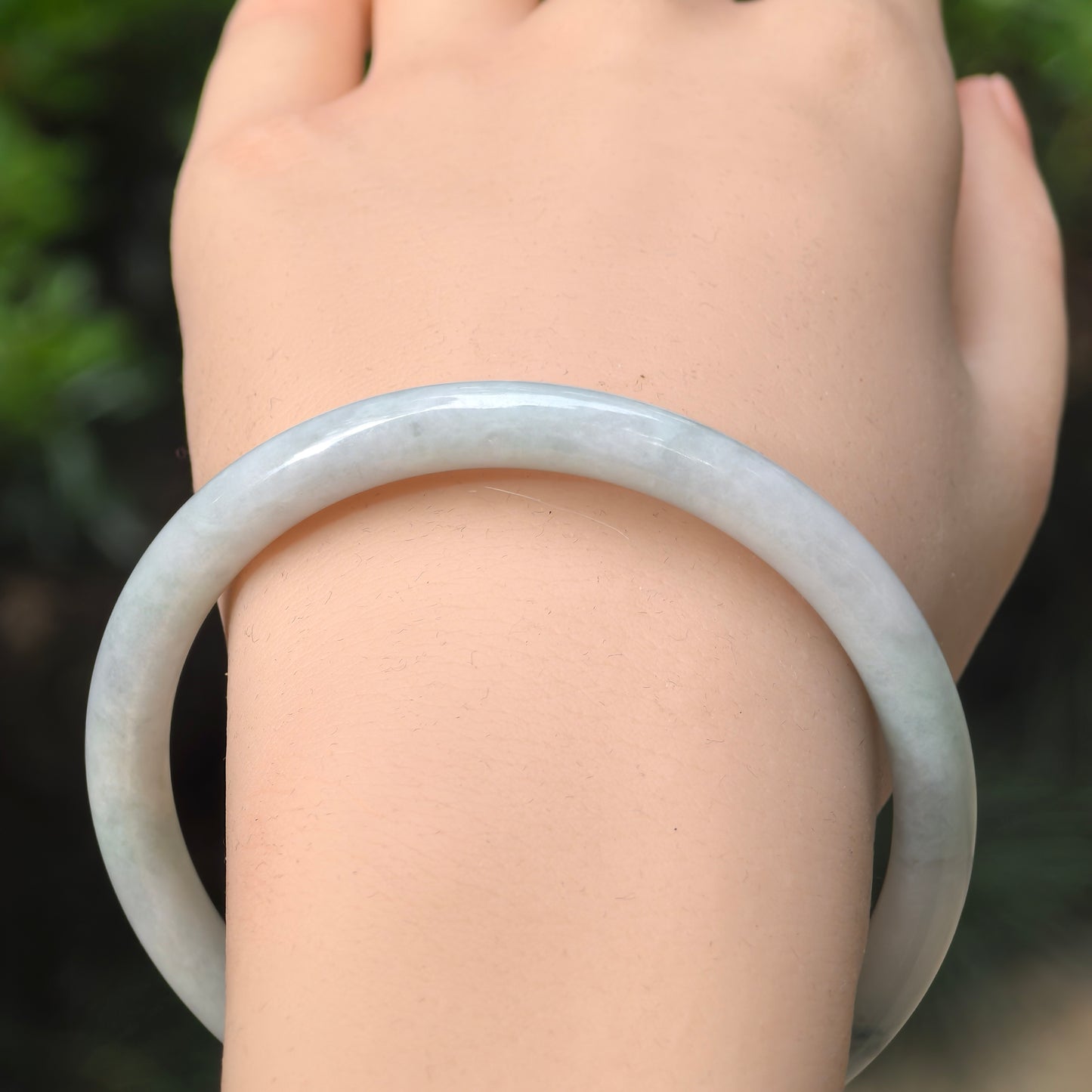 Natural Grade-A Jadeite Glutinous Light Green Floral Round Bangle · Burmese Jade 58mm