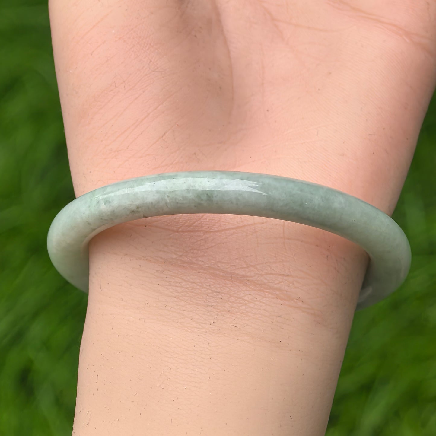 Natural Grade-A Jadeite Glutinous Light Green Round Bangle · Burmese Jade 55mm