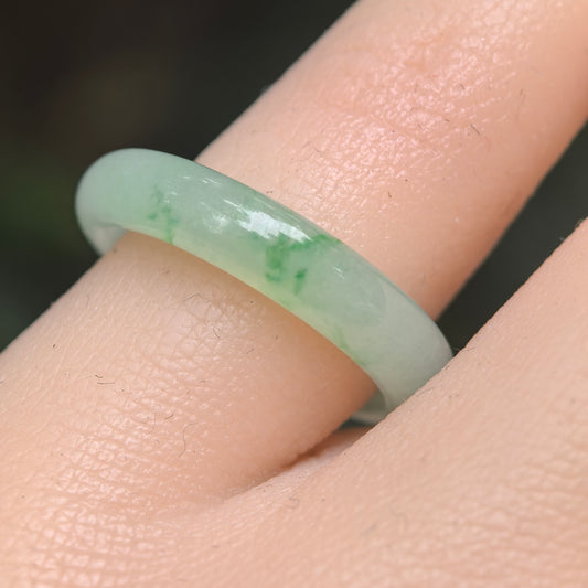 Natural Grade-A Jadeite Icy Glutinous Light Green Ring Band · Burmese Jade US5
