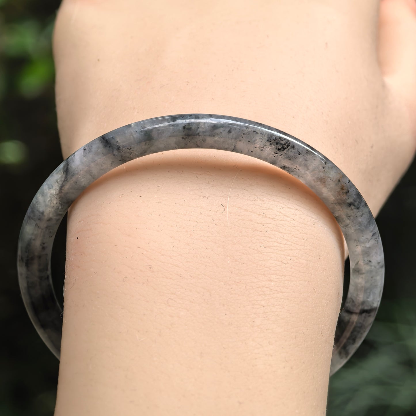 Natural Grade-A Glutinous Icy Black Jadeite Round Bangle · Burmese Jade 54mm