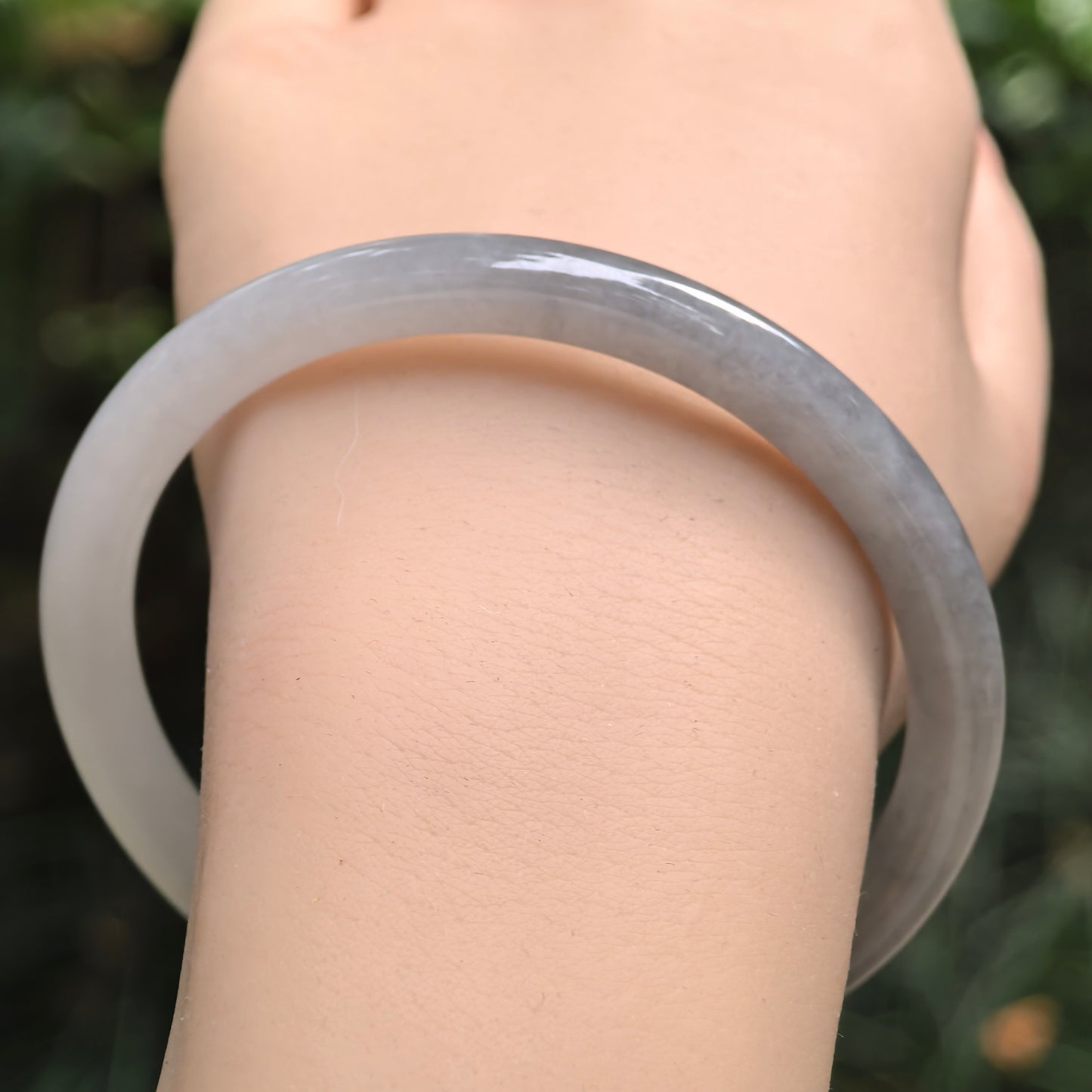 Natural Grade-A Jadeite Glutinous Icy Grey Black Slim Round Bangle · Burmese Jade 61mm