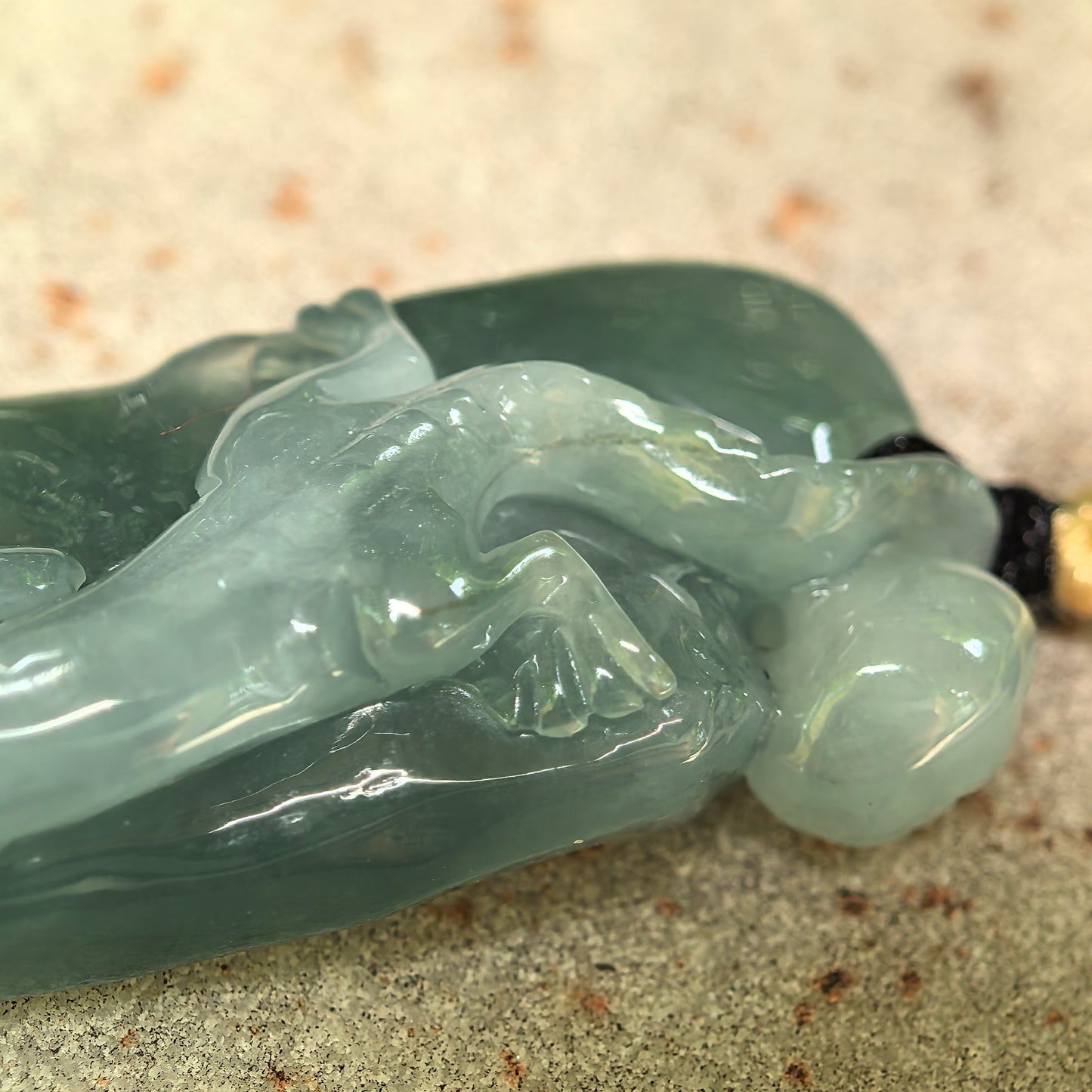 Natural Grade-A Icy Glutinous Oil Green Chi-dragon Jadeite Pendant · Burmese Jade