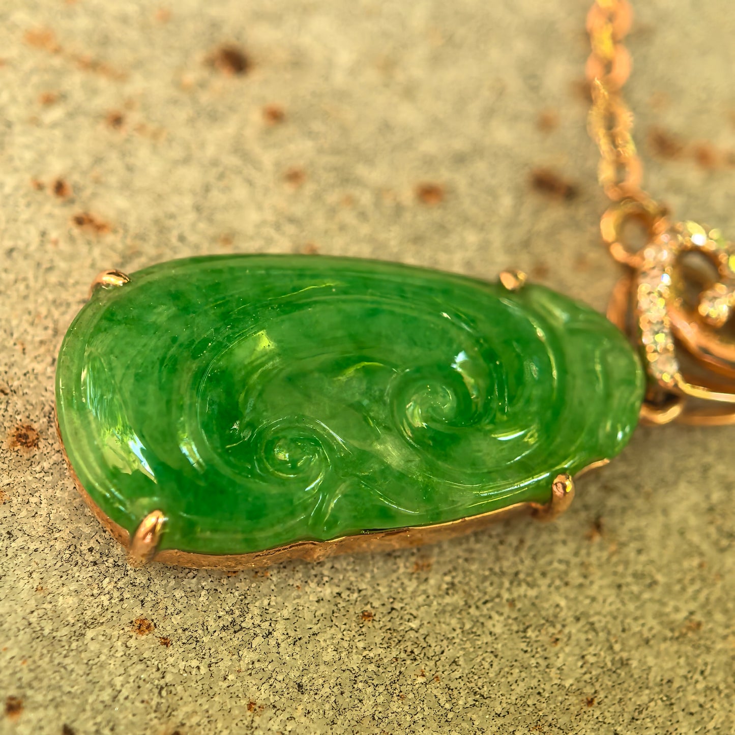 Natural Grade-A 18K Gold Glutinous Green Ruyi Jadeite Pendant · Burmese Jade