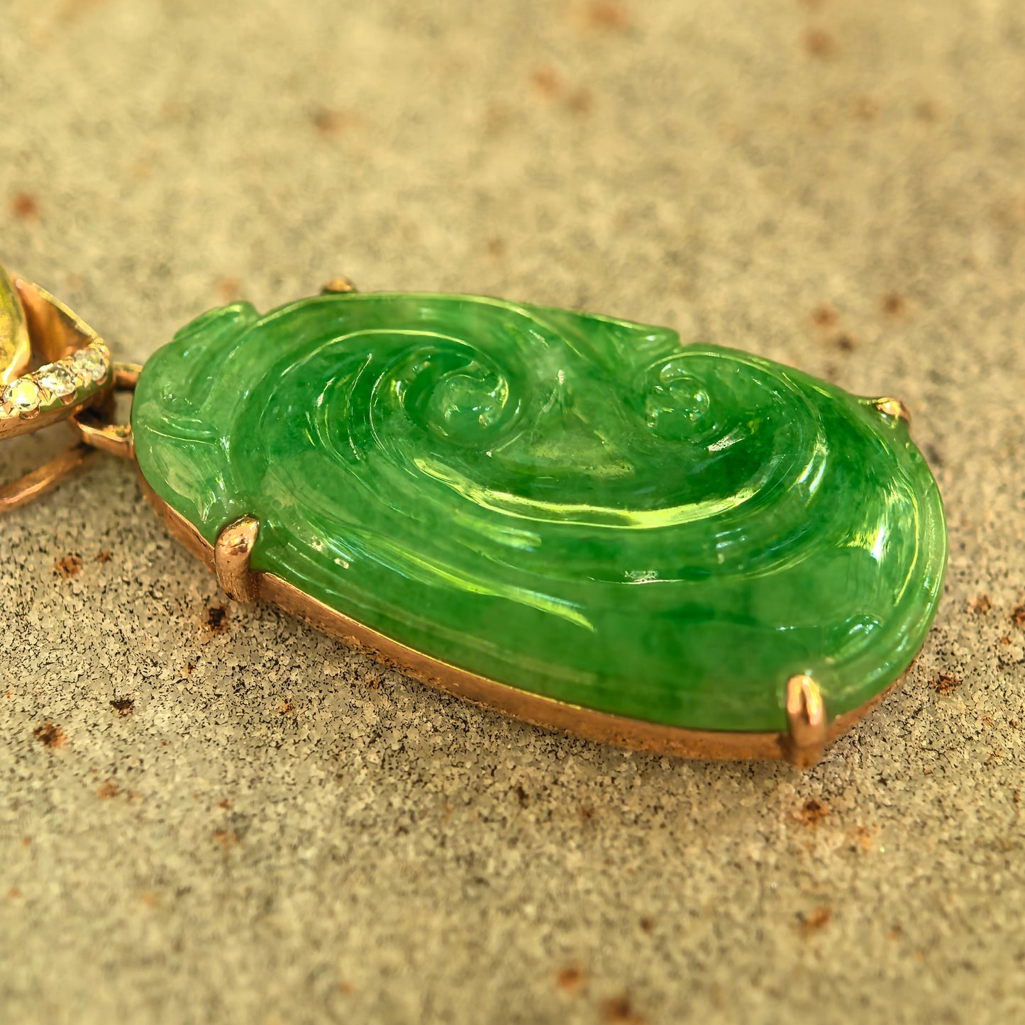 Natural Grade-A 18K Gold Glutinous Green Ruyi Jadeite Pendant · Burmese Jade