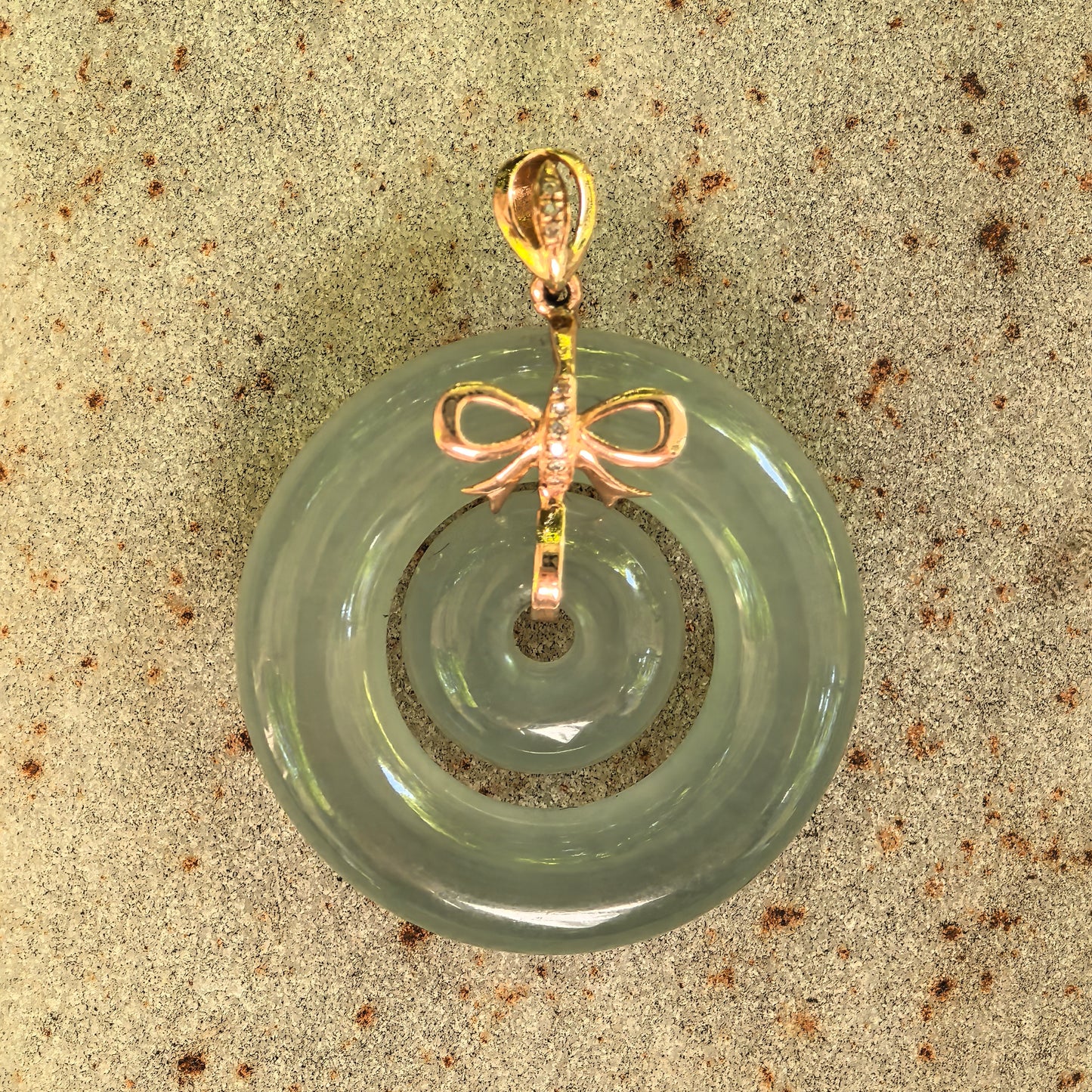 Natural Grade-A Jadeite Icy Glutinous Lake Green Interlocking Donut Pendant · Burmese Jade