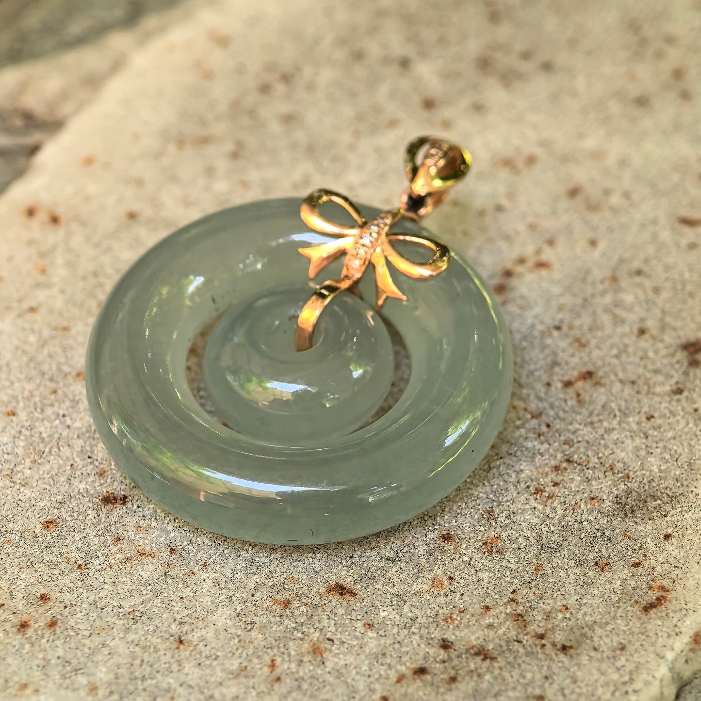 Natural Grade-A Jadeite Icy Glutinous Lake Green Interlocking Donut Pendant · Burmese Jade