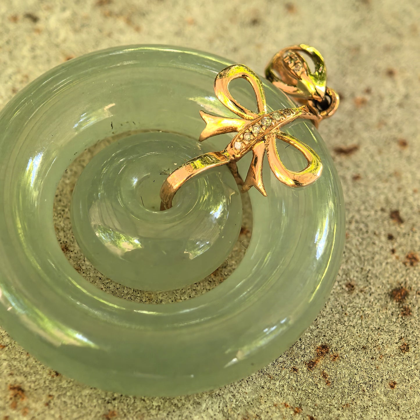 Natural Grade-A Jadeite Icy Glutinous Lake Green Interlocking Donut Pendant · Burmese Jade